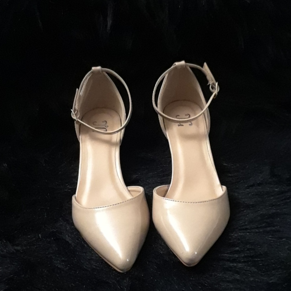 Heels - Picture 3 of 4
